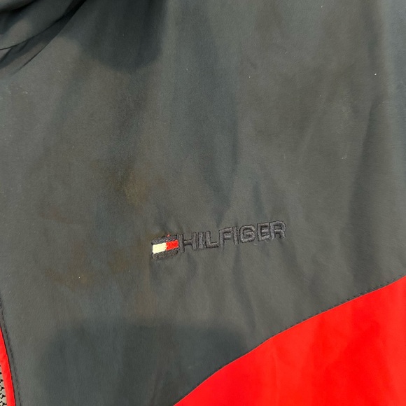 Tommy Hilfiger Men's Windbreaker in Navy with Red and White Stripes Hood Size XL - Picture 7 of 14